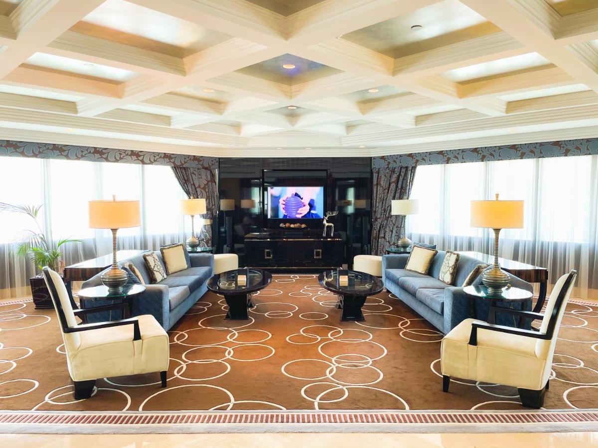Moevenpick Grand Al Bustan Hotel Dubai Ngoại thất bức ảnh The interior of the Presidential Suite