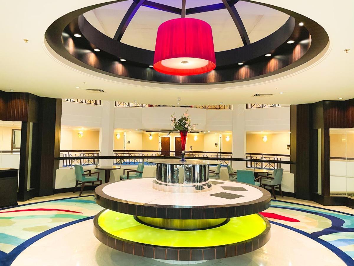 Moevenpick Grand Al Bustan Hotel Dubai Ngoại thất bức ảnh The lounge at the airport