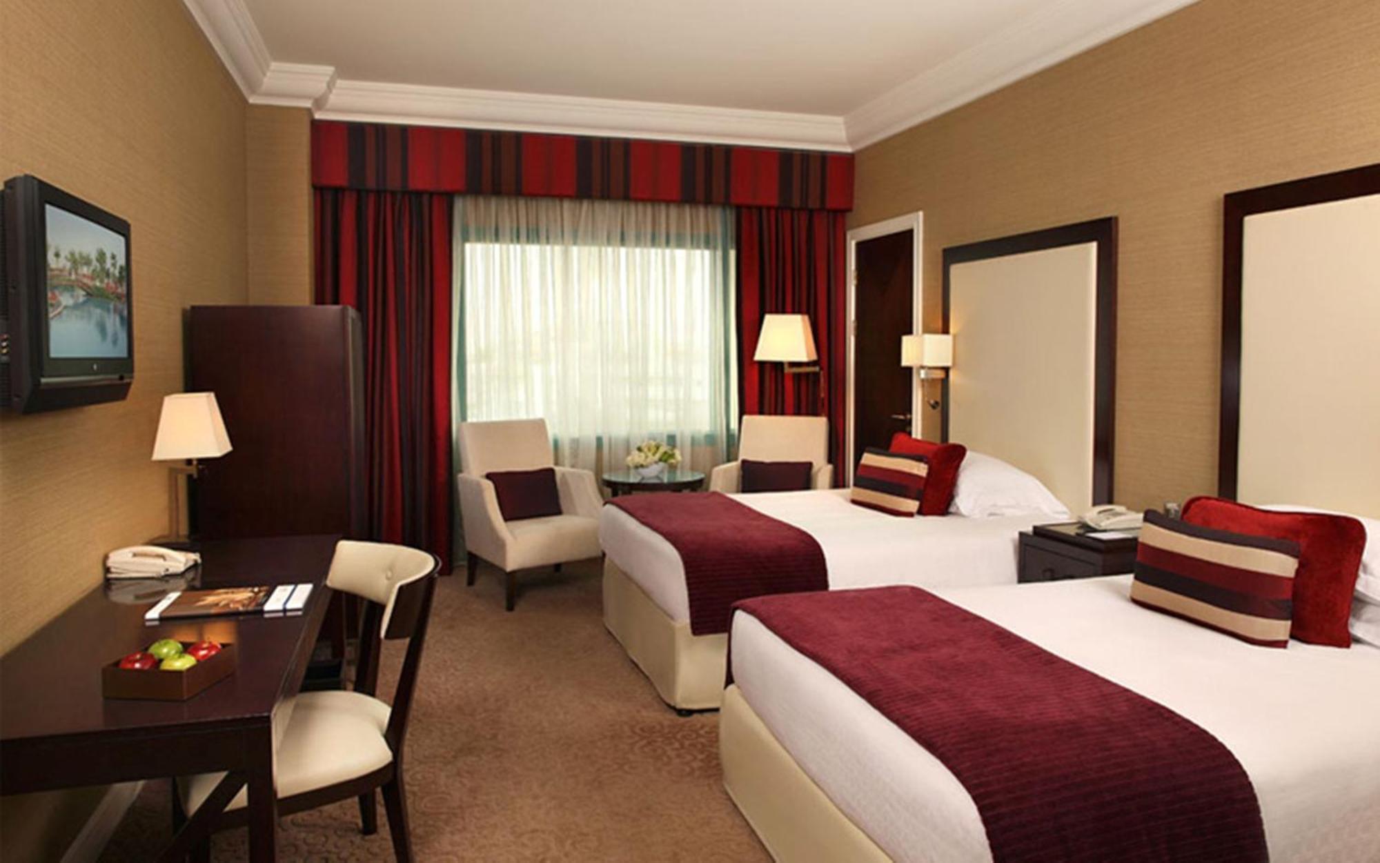 Moevenpick Grand Al Bustan Hotel Dubai Ngoại thất bức ảnh A room at the hotel