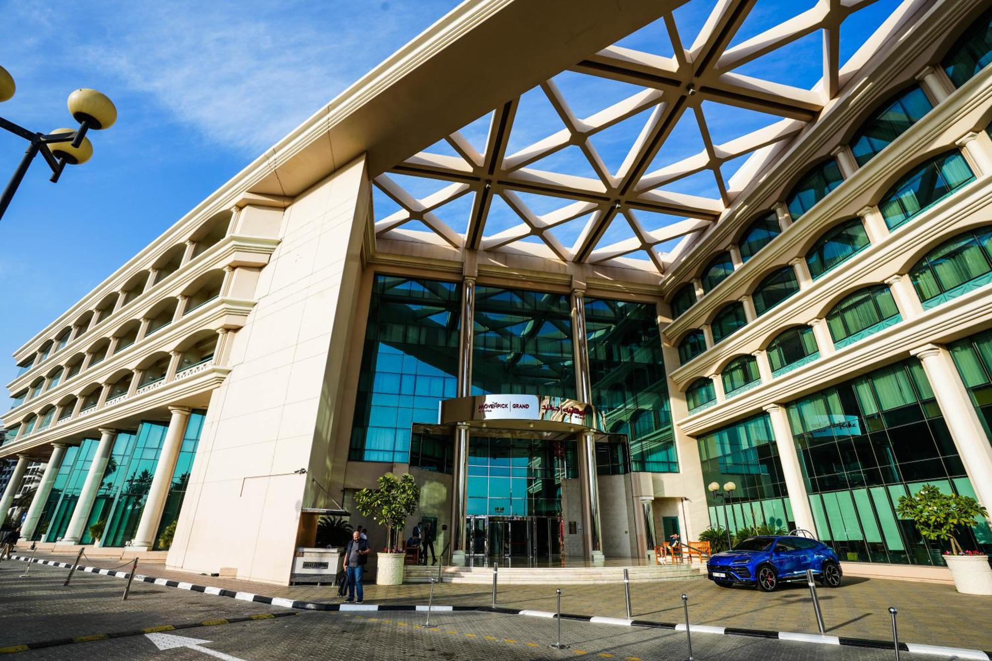 Moevenpick Grand Al Bustan Hotel Dubai Ngoại thất bức ảnh Dubai Campus