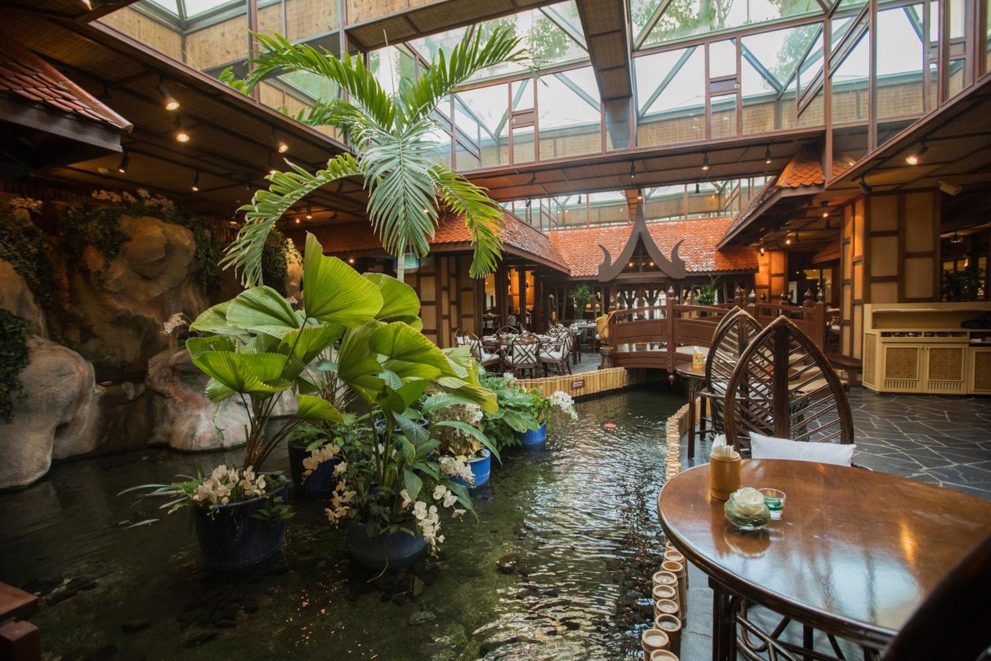 Moevenpick Grand Al Bustan Hotel Dubai Ngoại thất bức ảnh The interior of the restaurant