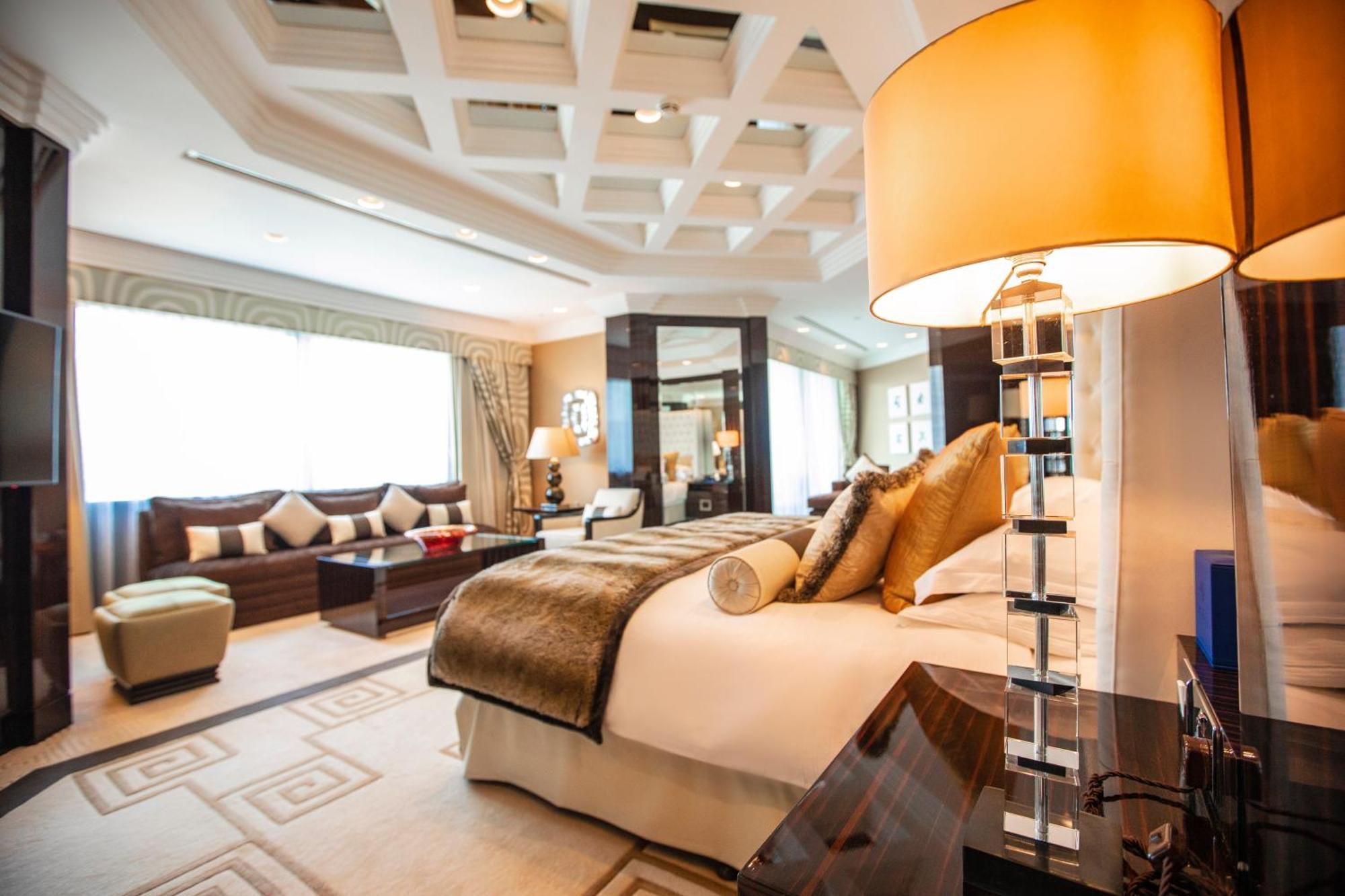 Moevenpick Grand Al Bustan Hotel Dubai Ngoại thất bức ảnh A suite at the Ritz-Carlton, DIFC